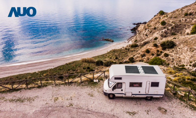 「可撓輕量化太陽光電板SunCurva」使用輕量特殊耐候型複合板取代傳統太陽能板的玻璃前板，不僅降低70%重量，每米平方僅3Kg；具有抗衝擊性能及通過電磁相容性測試，可應用於交通運輸工具，如露營車、遊艇等